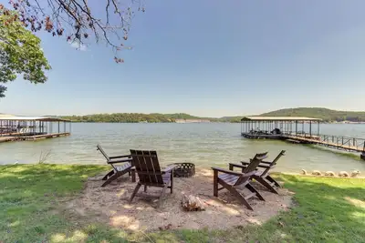 Image de Dock & Hot Tub: Lakefront Camdenton Haven!