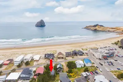 Image de Shore Dr. Cottage #105 - Steps to surf & pub. Cute & affordable cabin