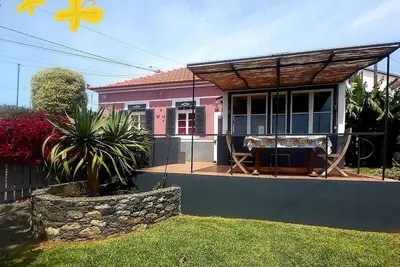 Charming three bedroom cottage with a pretty garden and free private parking