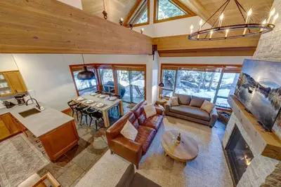 Image de Whistler Village Townhome with Private Hot Tub