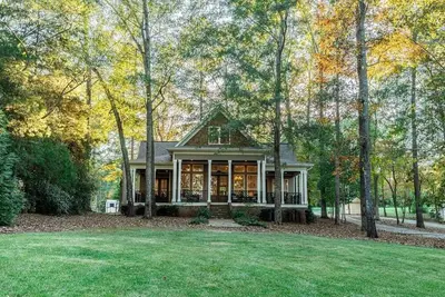 Image de Luxury Lakefront Getaway on Beautiful Lake Sinclair