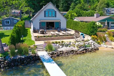 Image de Lakefront Retreat on Torch Lake Sandbar