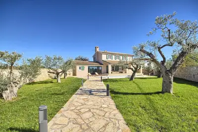 Image de Maison de vacances avec piscine privée pour 8 personnes env. 170 qmà Barban, Istrie (Baie de Raša)