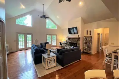 Image de Cheerful 3 Bdrm Lakefront Cottage on Lake Oconee