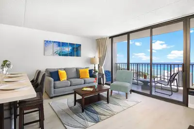 Image de Breathtaking Ocean View 1 Br Condo with Parking!