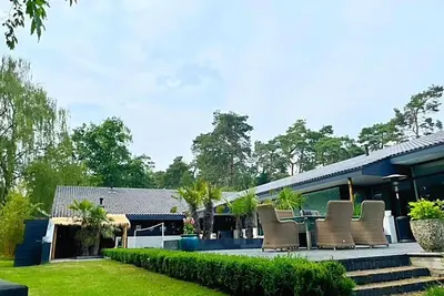 Image de Luxe Vila met Verwarmt Zwembad in Twente