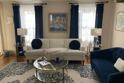 Image de Charming antique in heart of downtown and minutes from the beach