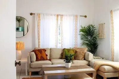 Flamingo House • Salt • Spacious 1br •Walk to town