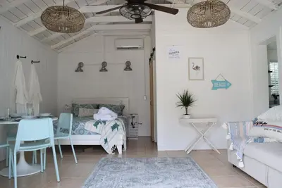 Image de Termino Beach House Retreat with Hot Tub and Garden