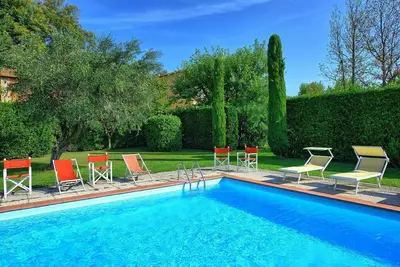 Image de Maison de vacances privée avec piscine privée, climatisation, Wifi, Tv, terrasse, près de Lucques