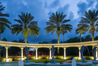 Image de Luxury 6bd lake view