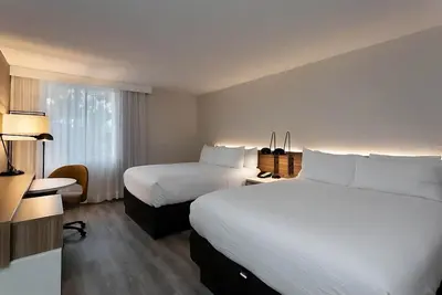 Image de Vacation You Deserve! 2 Modern Units! Stylish Pool! Pets are Welcome!