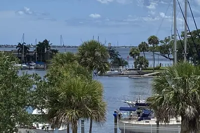 Image de Charming Melbourne Harbor retreat with great view of the harbor and Indian River