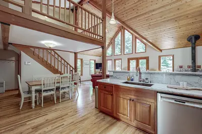 Image de Cozy Cabin Nestled on 2. 5 Acres of Pristine Redwood Forest *Hot Tub *Fire Pit!