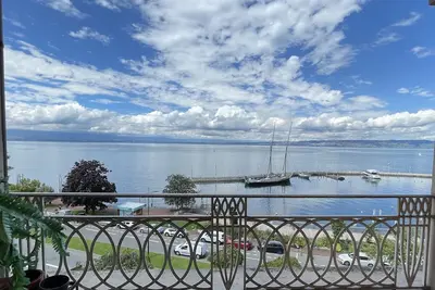 Image de Appartement moderne près des thermes avec balcon et animaux admis