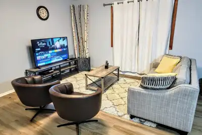 Image de Nice 5 Bdr / 3 Bath Home near Bwi Airport with Wifi, Beach, Parking, Ambiance