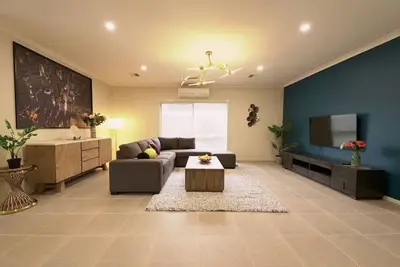 Image de Point Cook 6 Brm 4-Bathroom House for Big Group