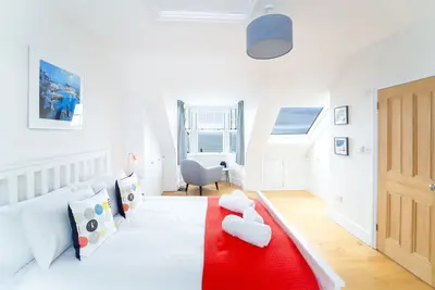 Image de Victoria House – Sleeps 8  - Parking  - Sea Views  - Outside Space