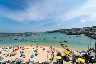 Image de St Ives House - Sleeps 6 - Stunning Sea Views - Harbour Front Location