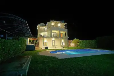 Image de Relax in the private Luxury Villa Dion and enjoy your vacation in Messinia.