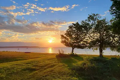 Image de Waterfront, beach, private hot tub with pool and jacuzzi