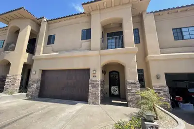 Image de New Spacious 3-Bedroom House Minutes from River, Desert, & Town