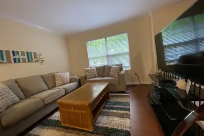 Image de Charming 4 Bdr 3 Bath Chesapeake Beach Home 2 king beds, a queen and bunk bed