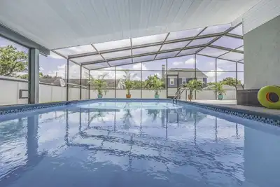 Image de Beautiful, spacious, 4 king beds home with heated and covered pool