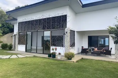 Image de Spacious 2 Br / 2 Ba Home w/ Organic Farm, Greenhouse and Breathtaking Views.