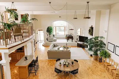 Image de Unique, Historic Downtown Loft