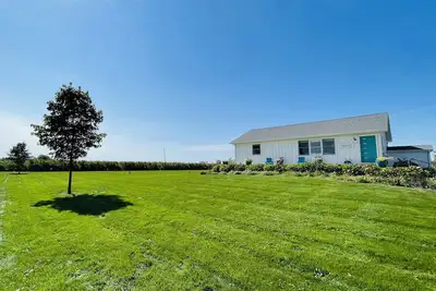 Image de New. . . Happy Acres: Modern Luxury Country Farmhouse
