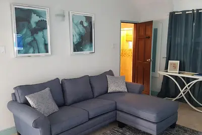 Gorgeous 2 bdr Fully Ac Villa near Beaches in heart of Holetown Barbados