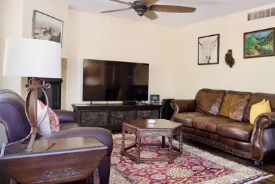 Image de 2-Bedroom Condo in the Foothills, La Encantada, Galleries and Restaurants!