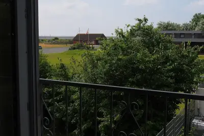 Image de \"2-room sea view vacation apartment\" on the 1st floor