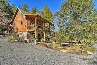 Cozy Cabin w/ Hot Tub & Fireplace – 15 Mi to Asheville