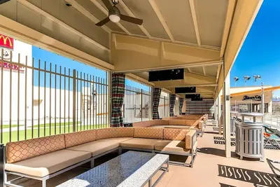 Image de Ultimate Getaway! 2 Modern Units, Pool, Casino, Game Room, Nearby Riverwalk!
