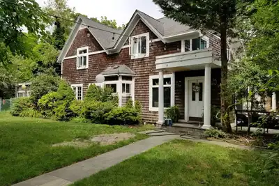 Image de Take a break —family style.