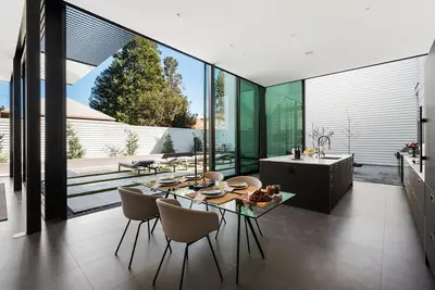 Image de Downtown Healdsburg Contemporary Home with Pool