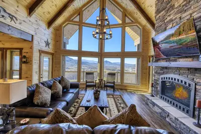 Image de Stunning Luxury Cabin\/Smokey Mountains Views \/ Early Check In\/ Oversized Hot tub