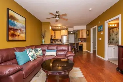 Image de Waterfront property in the Heart of Kelowna's Cultural District