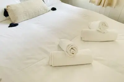 Image de Avril Apartments By CityNest1 - Central location