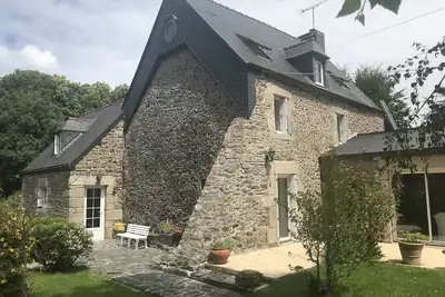 Image de Maison de campagne au calme entourée d'un jardin arboré