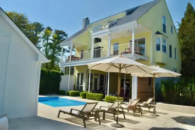 Image de Holidays in the Hamptons! Chic Beach Home mins from Village