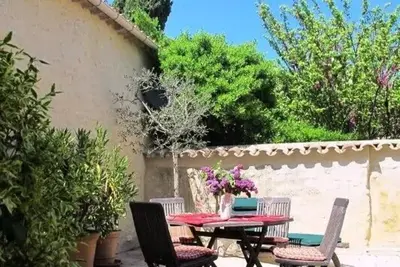 Historic Uzes - spacious 18th century  townhouse with large, sunny terrace