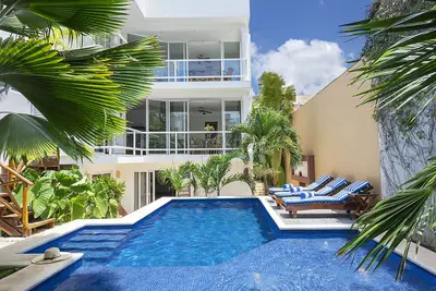 Our perfect Villa 5 bedrooms + 7 beds + 5 baths + 3 kitchens & pool up to 13 ppl