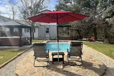 Image de Villa 30 mins to Waco - Private Pool, Hot Tub, Gym and Fire Ring