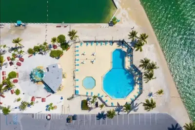 Image de waterfront cottage near key west, sleeps 6