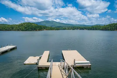 Image de Lower rates/flexible calendar Waterfront Home w/ Private Dock and Mountain Views
