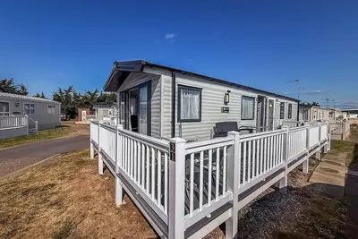 Image de Stunning 6 berth caravan at Suffolk Sands Holiday Park ref 45031g