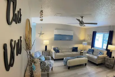 Image de Pool Home with Pool Heater and Hot Tub Near Clearwater and other Fine Beaches.